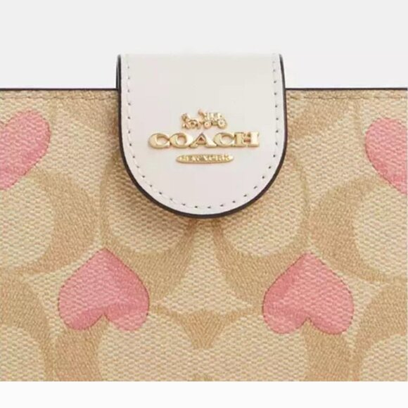 💕Coach Medium Corner Zip Wallet In Signature Canvas With Heart Print💕 - Picture 2 of 11